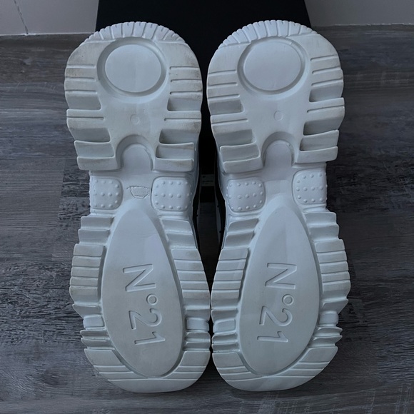 No. 21 - Picture 6 of 7